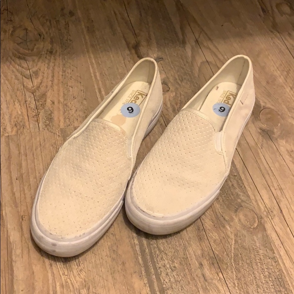 Flats/sneakers worn once